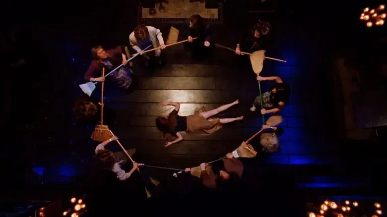 Prácticamente magia - Fondo