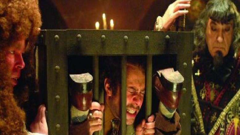 Tres locos andan sueltos - Fondo