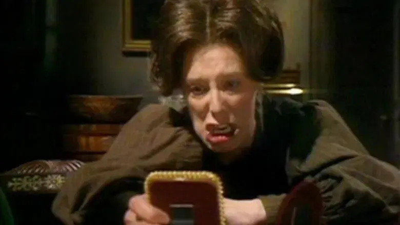 Cousin Bette - Fondo