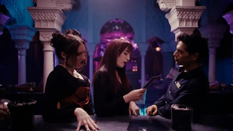 Dracula's Ex-Girlfriend - Fondo