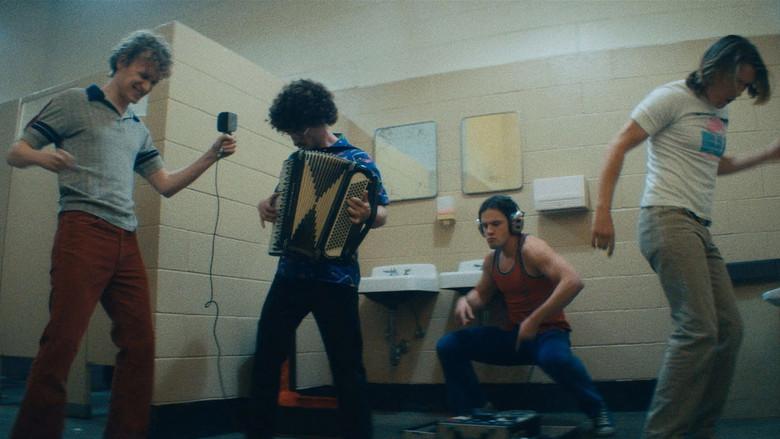 Weird: La historia de Al Yankovic - Fondo