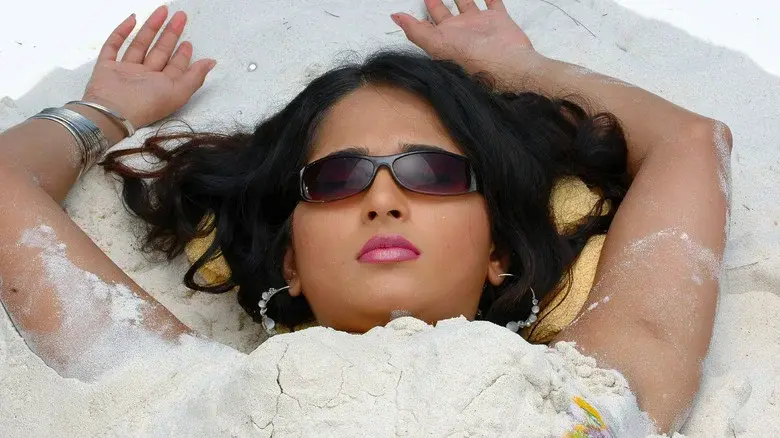 ரெண்டு - Fondo