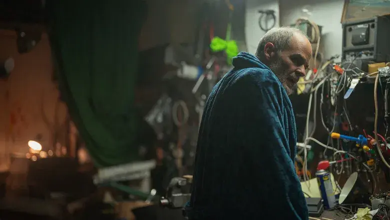 La noche siempre llega - Fondo