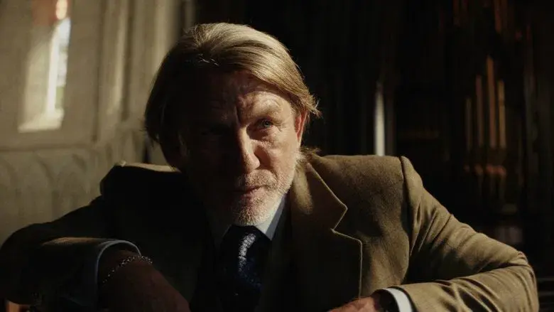 Puñales por la espalda: De entre los muertos - Fondo