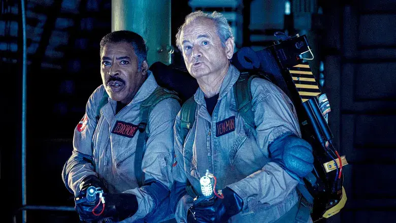 Cazafantasmas: Imperio helado - Fondo