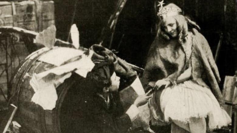 The Fairy and the Waif - Fondo