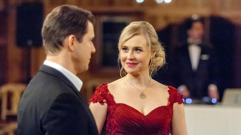 Signed, Sealed, Delivered: To the Altar - Fondo