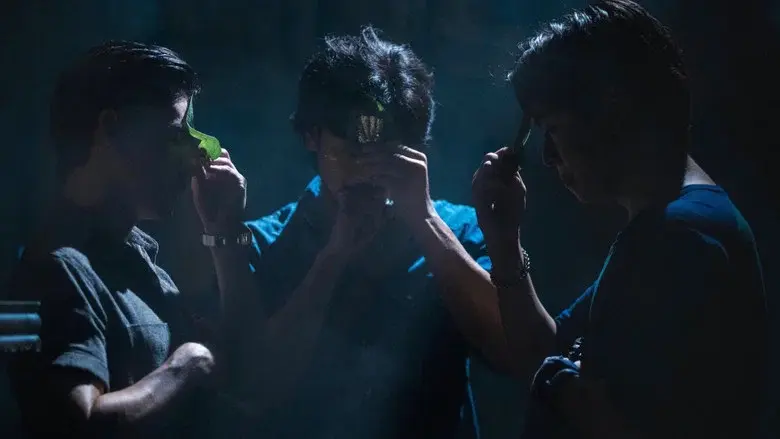 Tee Yai: Nacido para el crimen - Fondo