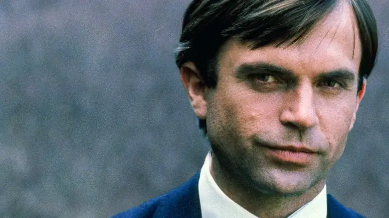 El final de Damien - Fondo