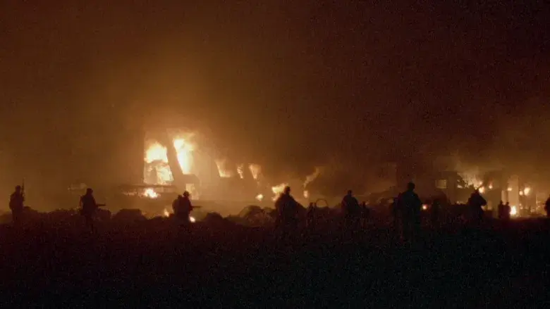 La chaqueta metálica - Fondo