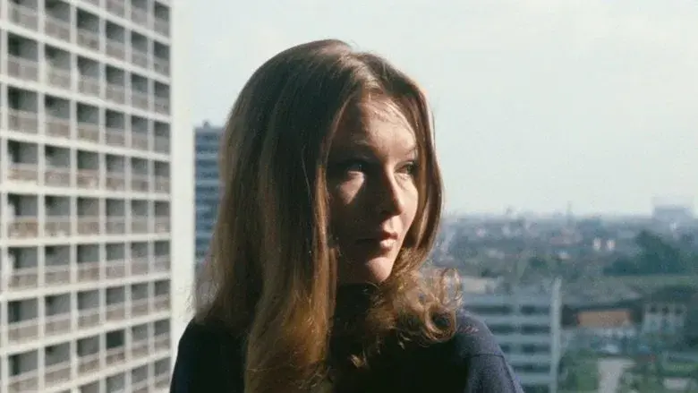 Dos o tres cosas que yo sé de ella - Fondo