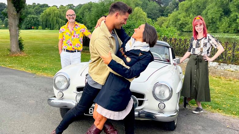 Celebrity Antiques Road Trip - Fondo