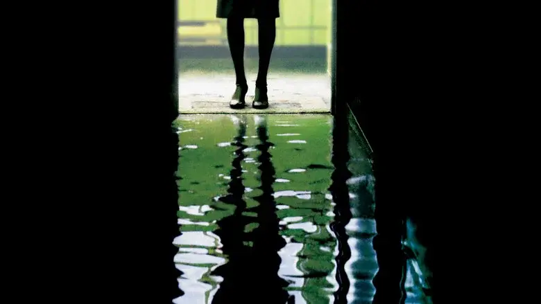 Dark Water (La huella) - Fondo