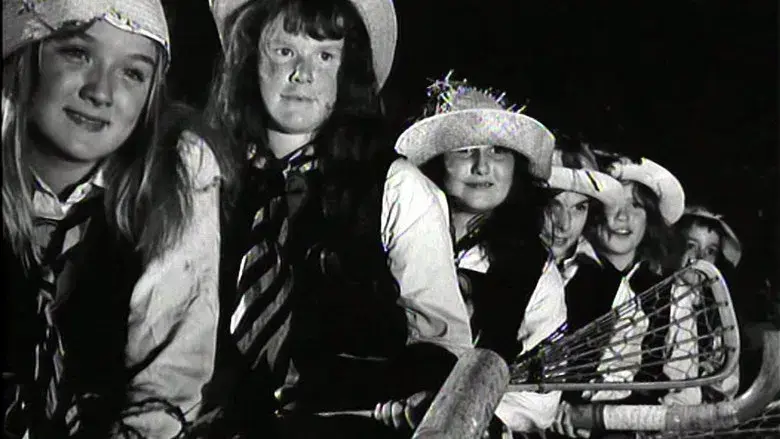 The Pure Hell of St Trinian's - Fondo