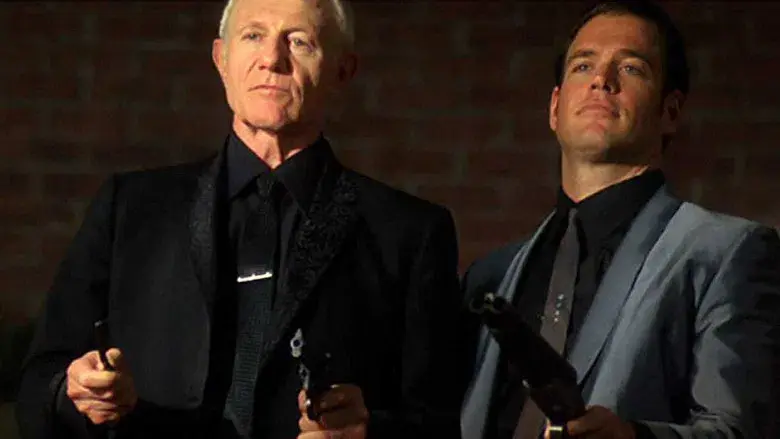 Charlie Valentine - Fondo