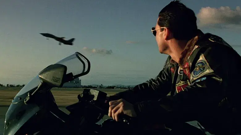 Top Gun: Ídolos del aire - Fondo