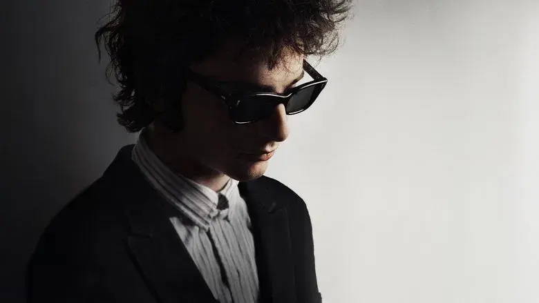 A Complete Unknown - Fondo