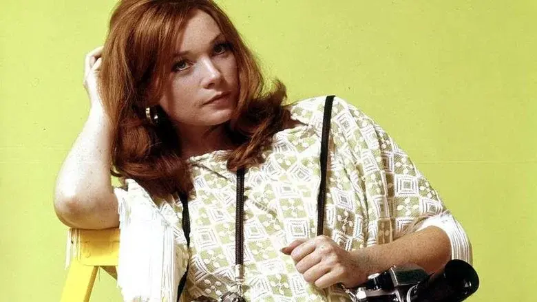 Shirley's World - Fondo