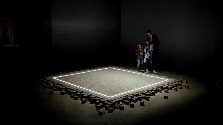 The Square - Fondo