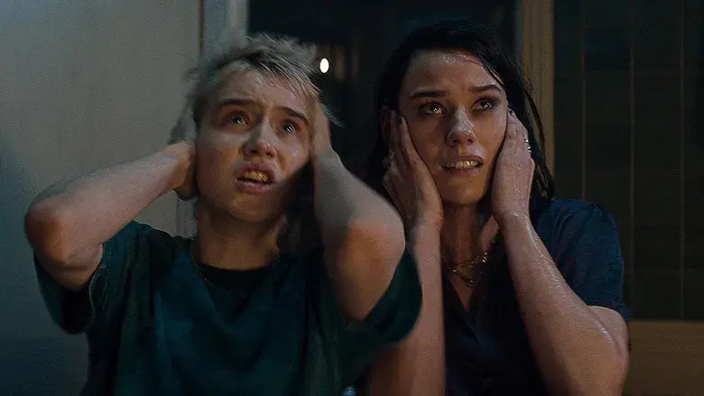 Posesión infernal: El despertar - Fondo