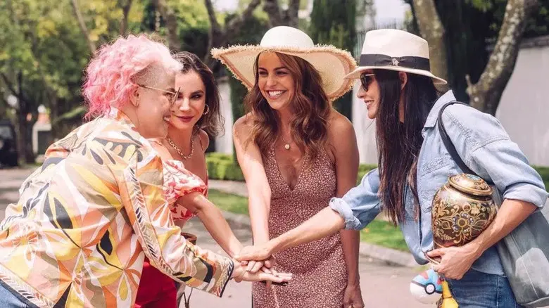 Fuga de Reinas - Fondo