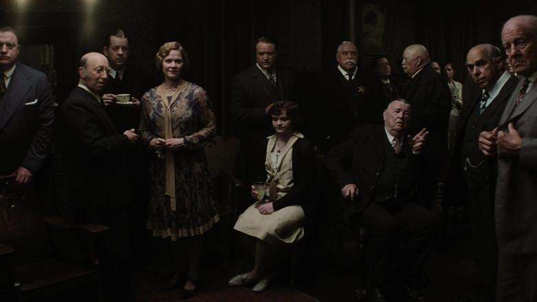 Los asesinos de la luna - Fondo