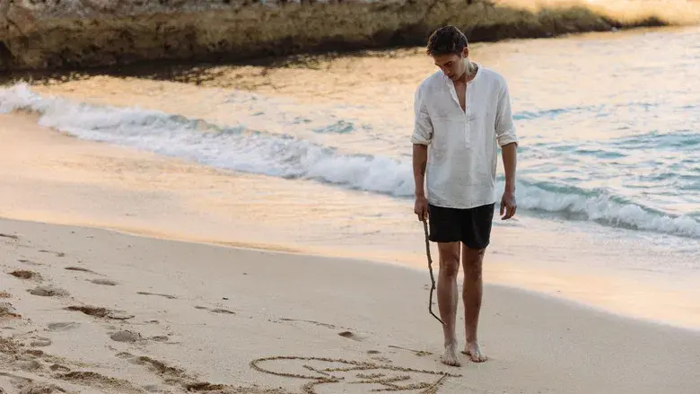 After: Aquí acaba todo - Fondo