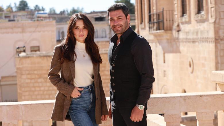 En Tierra Lejana - Fondo