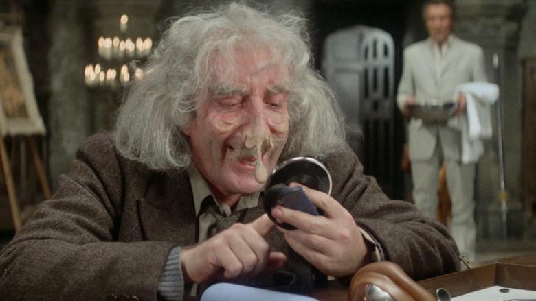 La pantera rosa ataca de nuevo - Fondo