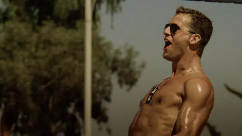 Top Gun: Ídolos del aire - Fondo