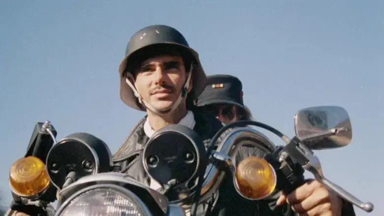 Los surfistas nazis deben morir - Fondo