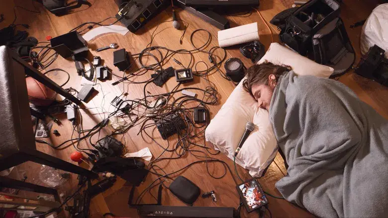 Bo Burnham: Inside - Fondo