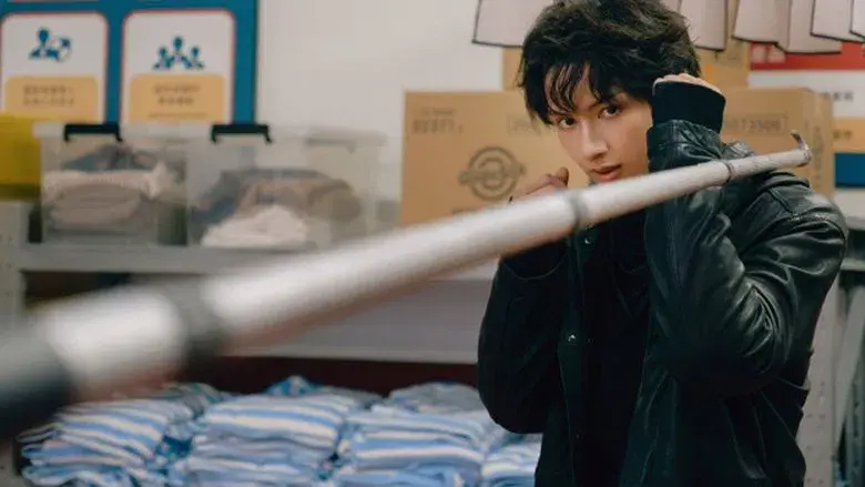 The Shadow's Edge - Fondo