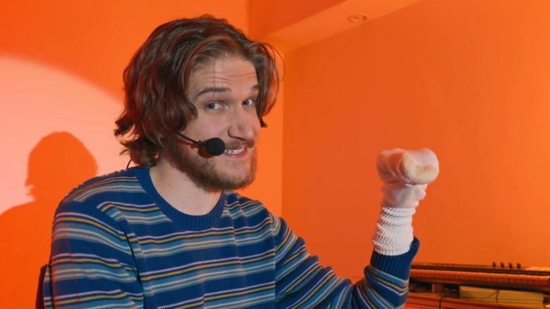 Bo Burnham: Inside - Fondo