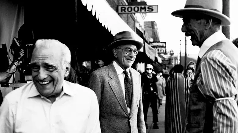 Los asesinos de la luna - Fondo