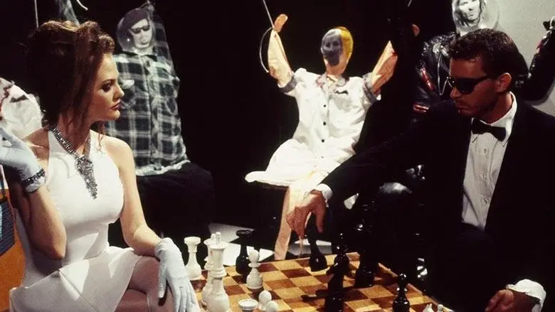 Animal Instincts 3 - Fondo