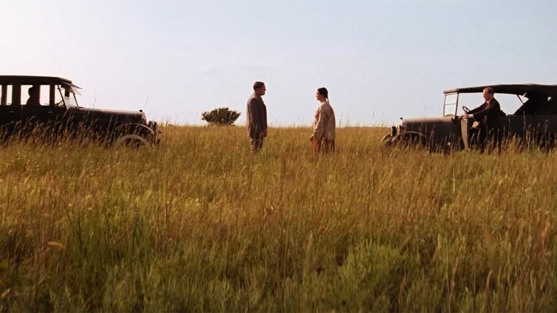 Los asesinos de la luna - Fondo