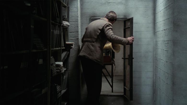 El huevo de la serpiente - Fondo