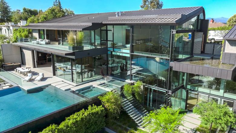 Buying Beverly Hills - Fondo