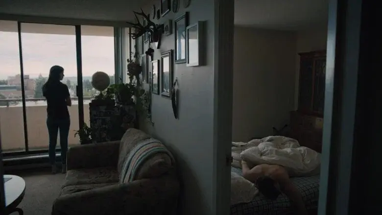 Four Walls - Fondo