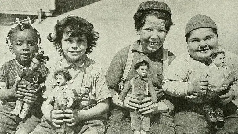 Mary, Queen of Tots - Fondo