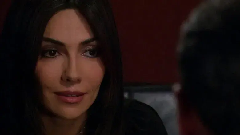 Tres tías buenas, cien pistolas y una chica gorda