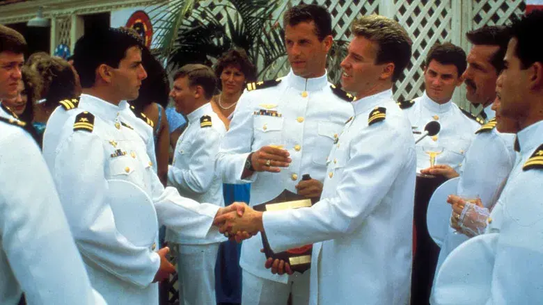 Top Gun: Ídolos del aire - Fondo