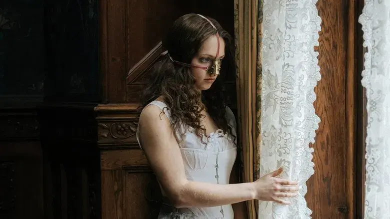 La hermanastra fea - Fondo