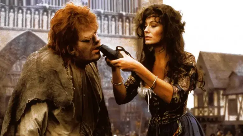 The Hunchback of Notre Dame - Fondo