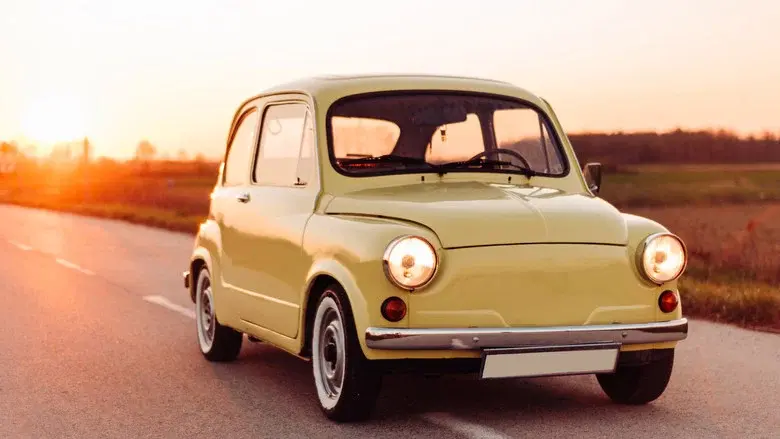 Celebrity Antiques Road Trip - Fondo