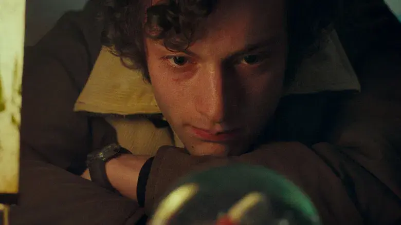 Los que se quedan - Fondo