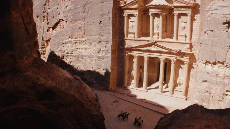 Indiana Jones y la última cruzada - Fondo