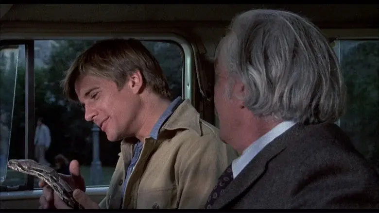 Sssssss: Silbido de muerte - Fondo