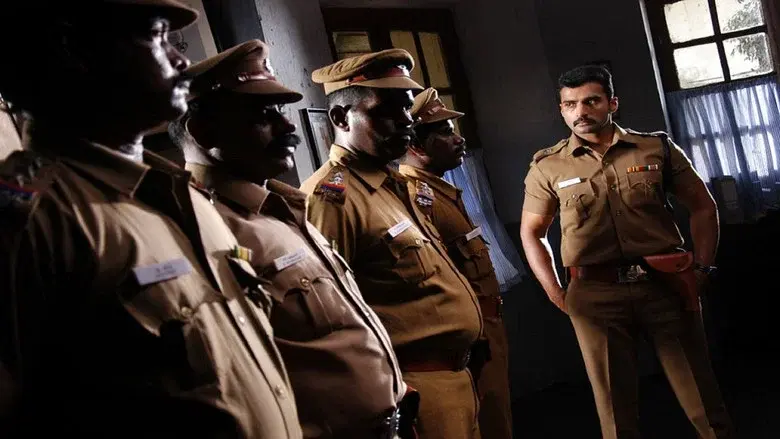 Vellore Maavattam - Fondo